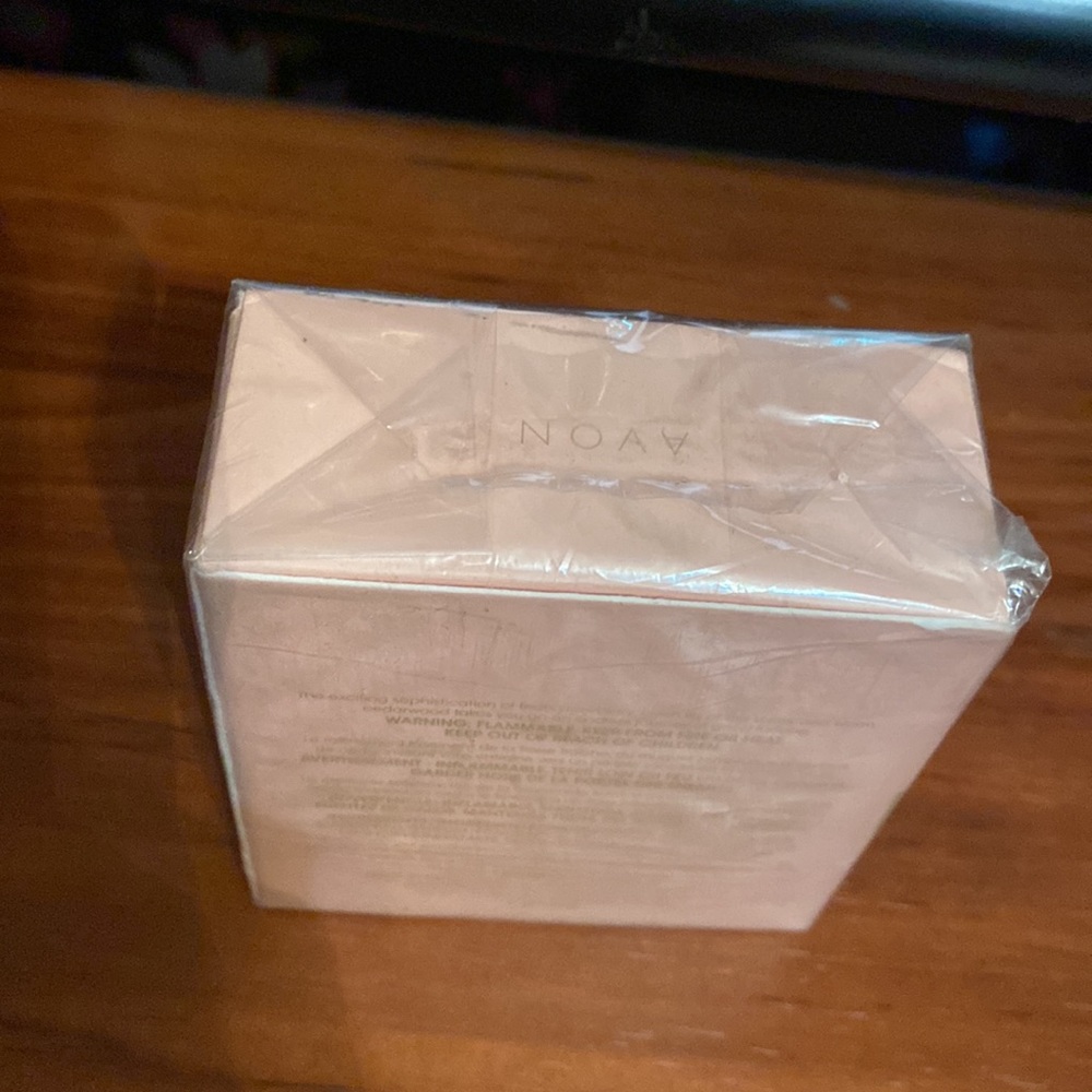 New-Avon Luck LA Vie 1.7 fl oz - Picture 3 of 4
